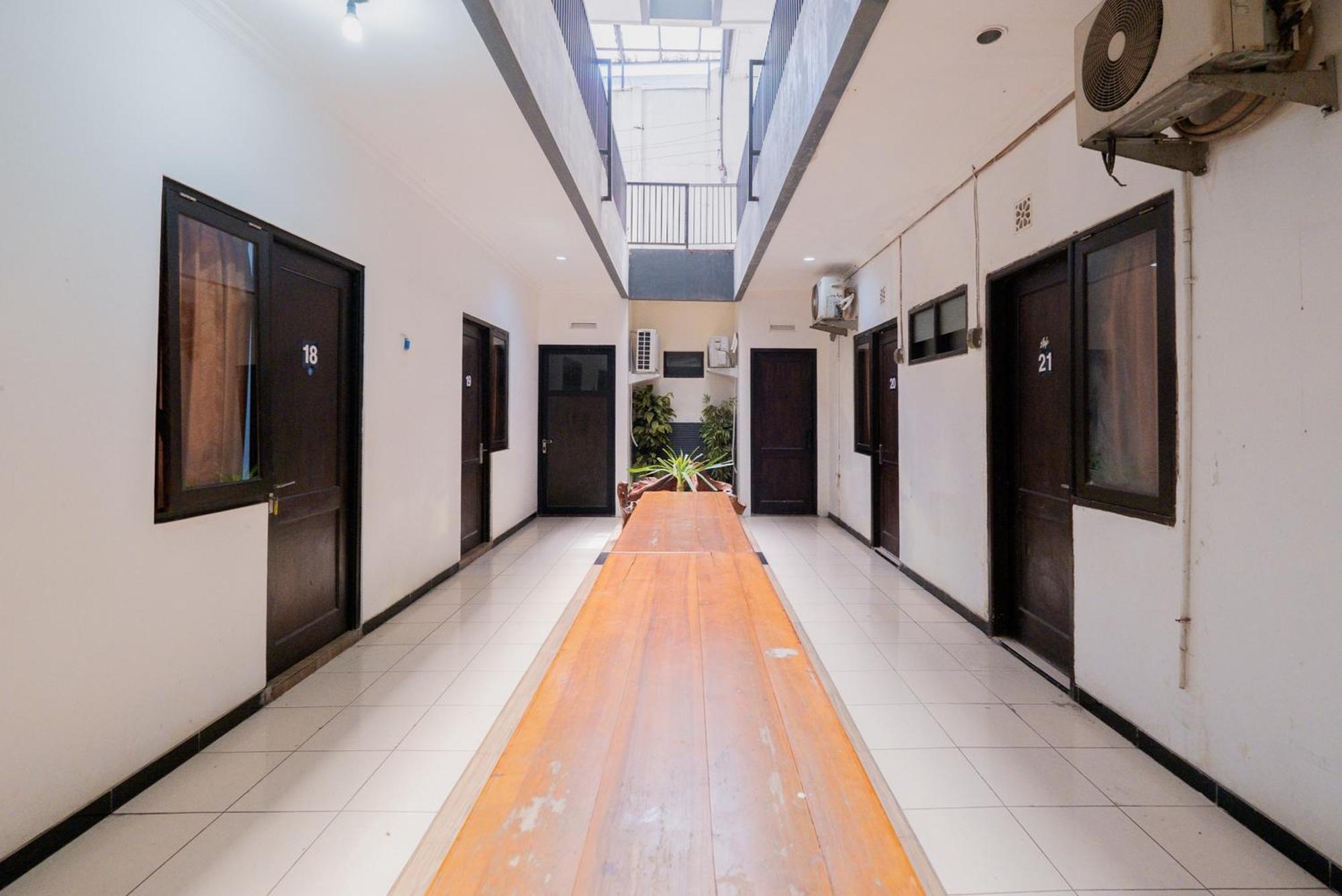 Reddoorz At Nginden Surabaya Hotel Exterior photo