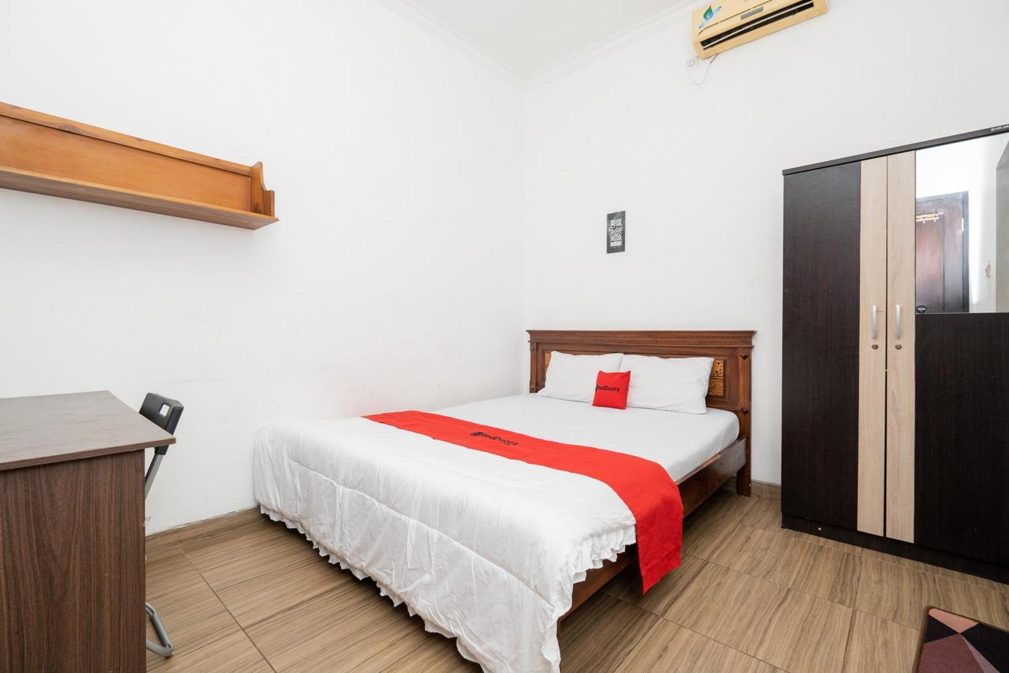 Reddoorz At Nginden Surabaya Hotel Exterior photo