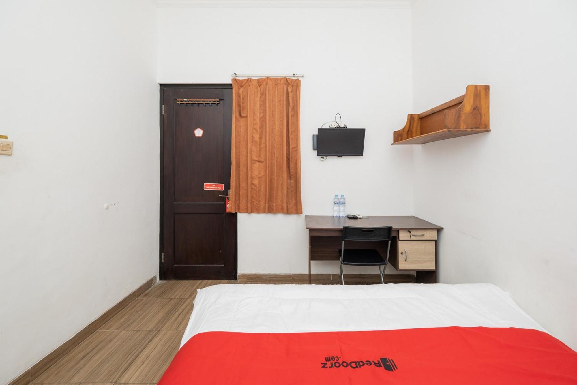 Reddoorz At Nginden Surabaya Hotel Exterior photo