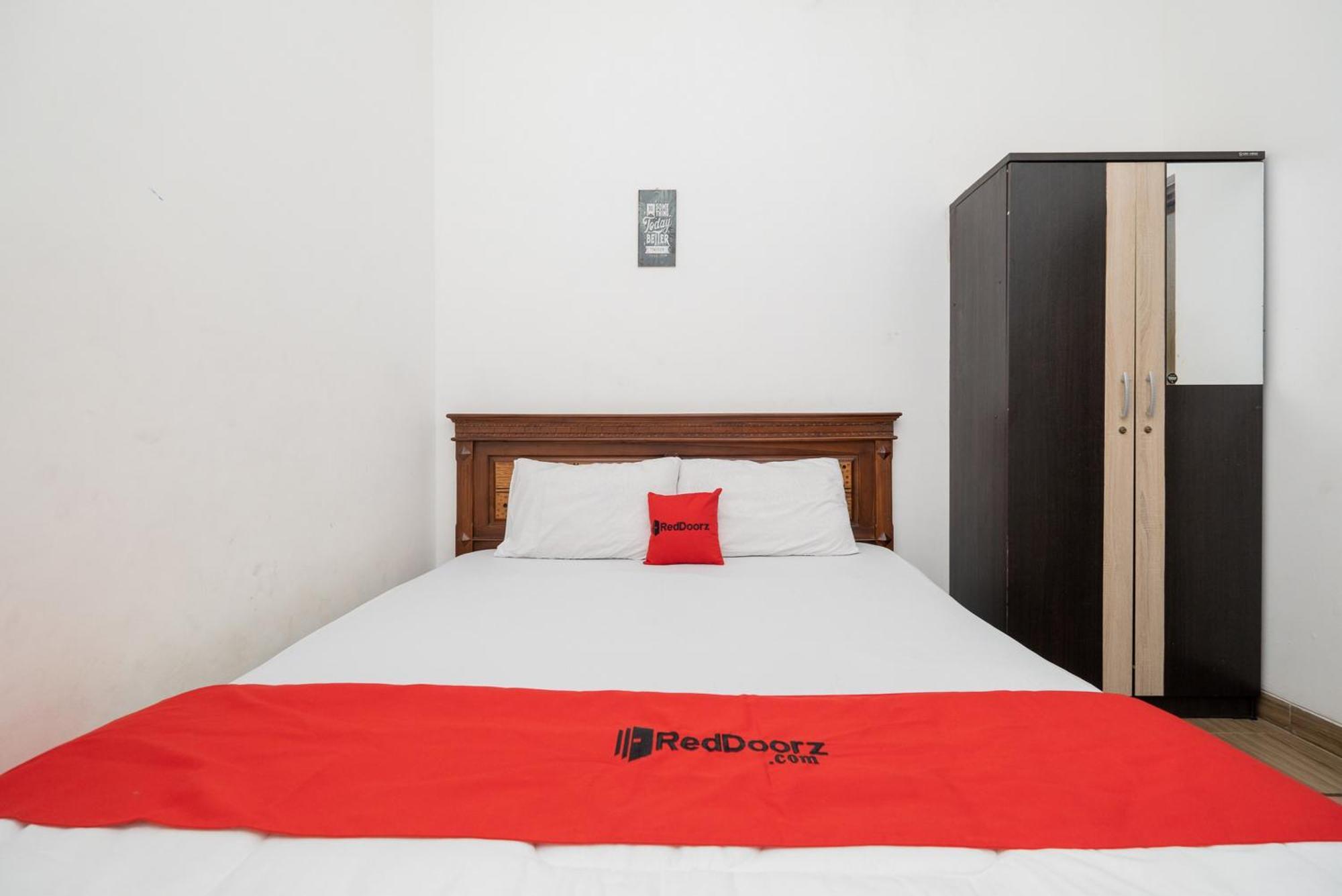 Reddoorz At Nginden Surabaya Hotel Exterior photo