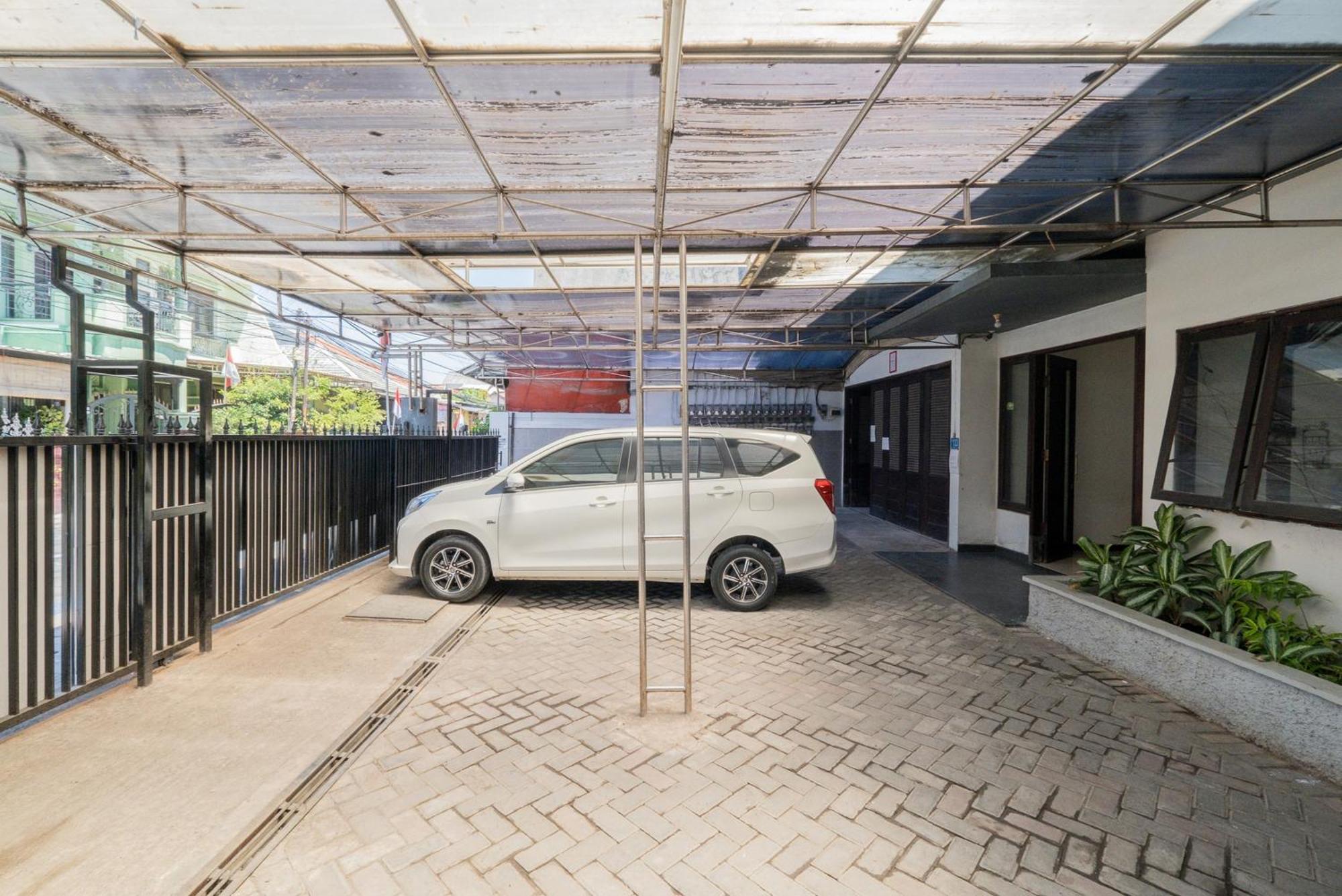 Reddoorz At Nginden Surabaya Hotel Exterior photo